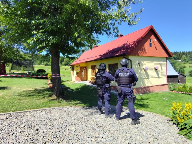 Policjanci przez 5 dni otoczyli Starą Wieś i okolicę 