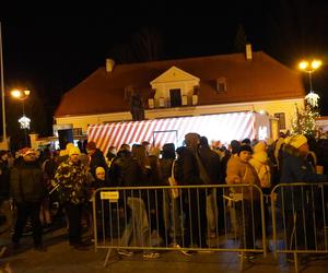 Ciężarówka Coca-cola w Białymstoku! Świąteczna atrakcja przyciągnęła tłumy mieszkańców na Rynek Kościuszki