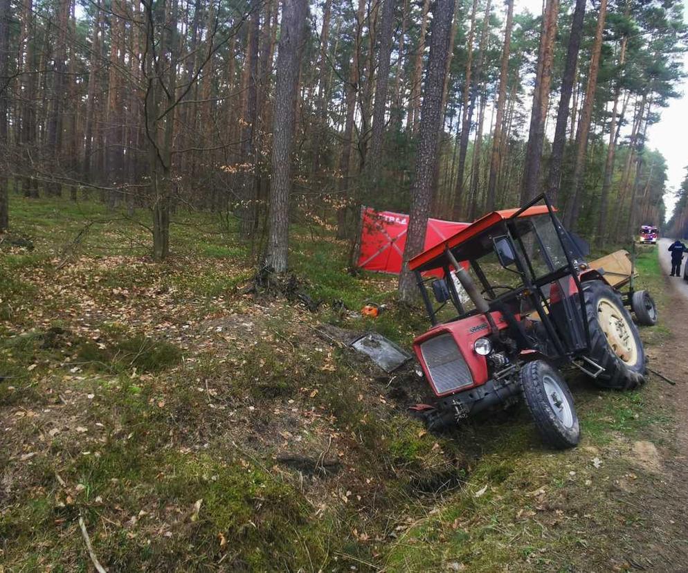  Tragiczny wypadek ciągnika w Brzózie Królewskiej. Nie żyje 34-latek [GALERIA]