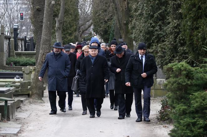 Macierewicz odsunięty do tylnego rzędu