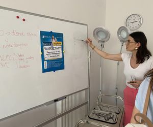 Wakacyjny patrol Eska Summer City w olsztyńskim oddziale Szkoły Policealnej Pascal