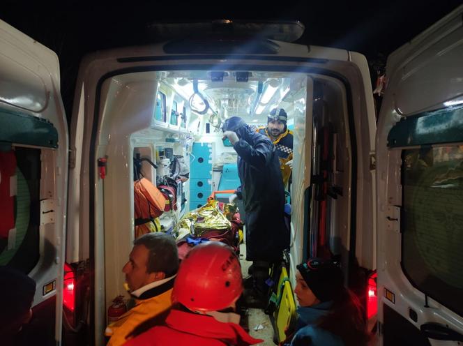 Tak polscy strażacy ratują ofiary trzęsienia ziemi w Turcji
