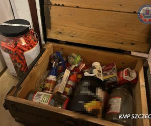 Ostrzelali kamienicę w centrum miasta. Jeden z nich miał w domu cały arsenał