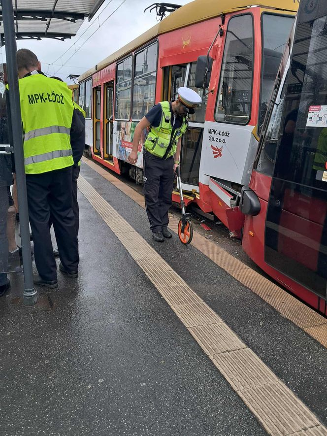 Zderzenie dwóch tramwajów w centrum Łodzi.