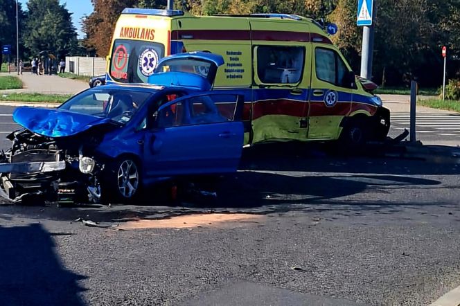 Radom. Wypadek karetki