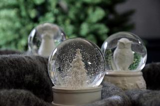 szklane kule świąteczne dekoracje