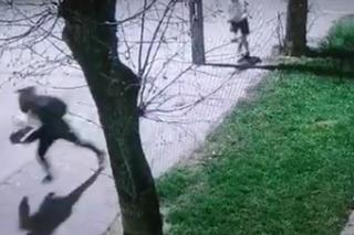 Dźwięk tłuczonej szyby poderwał na nogi policjantów! Groza w komendzie. Nagranie mówi wszystko