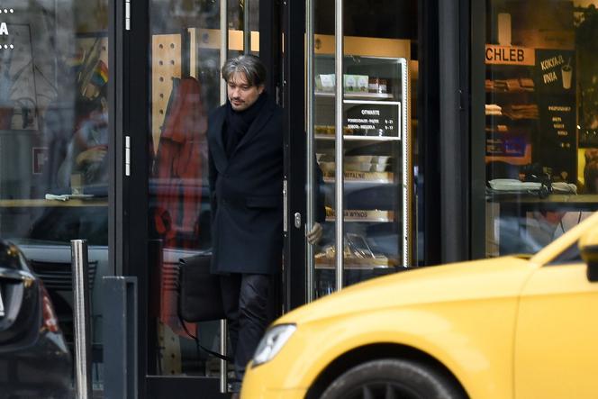 Kinga Rusin i Marek Kujawa całuja się 