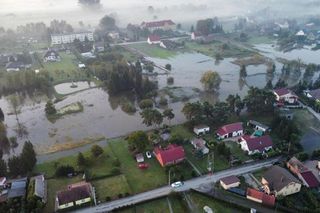 Powódź w Lubuskiem. Odra zalała ulice w Osiecznicy.