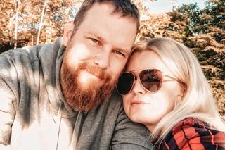 Letni dom Kasi i Andrzeja Gąsieniców z Gogglebox. Przed telewizorem