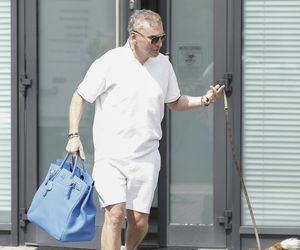 Krzysztof Gojdź przyłapany na wizycie w klinice. Tak wygląda po liftingu twarzy