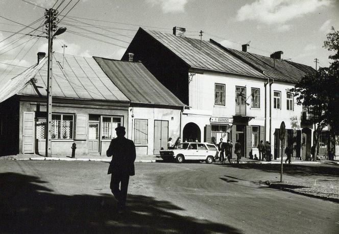 Bodzentyn rynek dolny z wlotem ul. Wąchockiej wykonanie J. Mróz 1983r. 