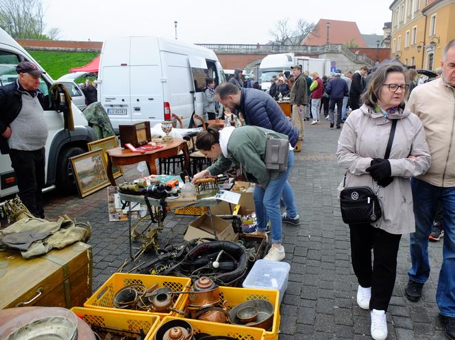 Stare, ale jare! Lubelska Giełda Staroci po raz kolejny przyciągnęła tłumy