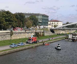 Przy moście Piłsudskiego zaroiło się od służb. Dramatyczna akcja ratownicza w Krakowie