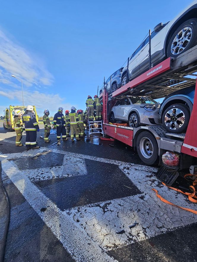 Wypadek dwóch ciężarówek na A4. Jedna osoba ranna, ogromne utrudnienia w kierunku Wrocławia
