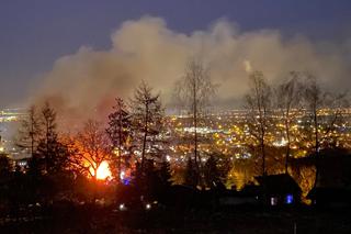Ogromny pożar magazynu papieru w Wieliczce