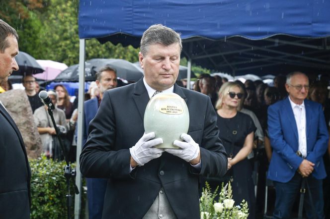 Bartosiewicz w poruszających słowach o magicznym pogrzebie Joanny Kołaczkowskiej. "Aż mnie ciarki przeszły"