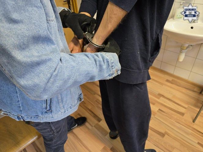 Horror w parku w Knurowie. Poszło o pieniądze. 69-latek zranił kolegę i uciekł