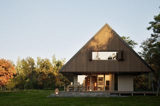 Dom JES pod Kampinosem projektu Klangor Studio