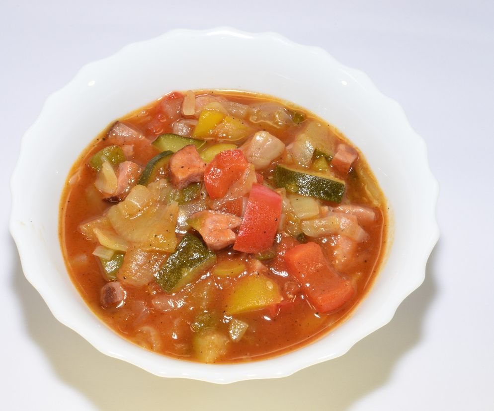 Leczo dla amatorów dań mięsnych.  Jak zrobić leczo z mięsem?