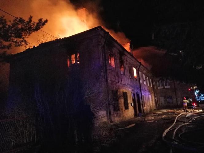 Groźny pożar nieopodal klasztoru w Lubiążu
