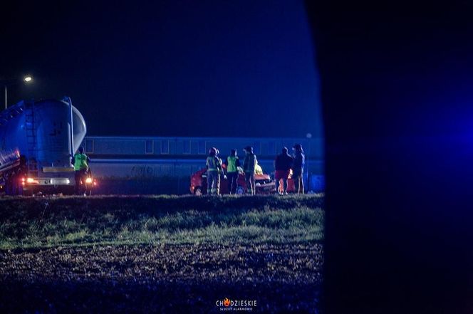 Śmiertelny wypadek pod Chodzieżą. Troje nastolatków wjechało pod cysternę