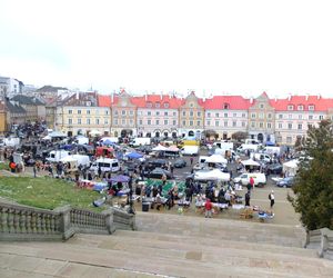 Targowanie idzie na całego. Zobacz, co można kupić na Lubelskiej Giełdzie Staroci