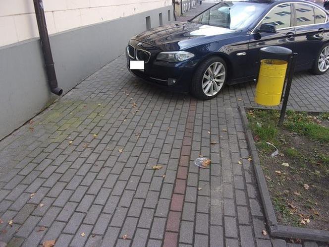Nie chce im się czy nie potrafią? Tak parkują w Płocku "bezmyślni kierowcy" [ZDJĘCIA]