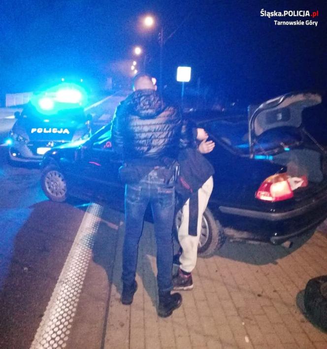 Śląskie: Kierowca BMW chciał staranować radiowóz, ale sam wypadł z drogi [ZDJĘCIA]