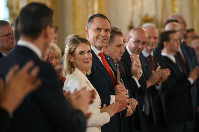 Marta Nawrocka w jasnej kreacji na Zamku Królewskim
