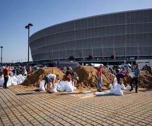 Wrocławianie od kilku dni szykują się na falę powodziową. Atmosfera w mieście jest napięta