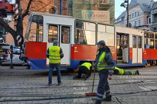 To mogło skończyć się tragedią w centrum Bydgoszczy. Wykoleił się tramwaj, którym podróżowało 50 pasażerów