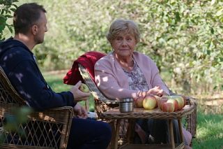 M jak miłość odc. 1843. Barbara (Teresa Lipowska), Bartek (Arkadiusz Smoleński)