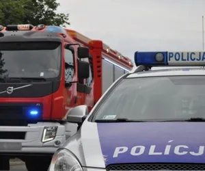 Samochód osobowy zderzył się z ciężarówką w Tuszynie. Trzy osoby zostały ranne