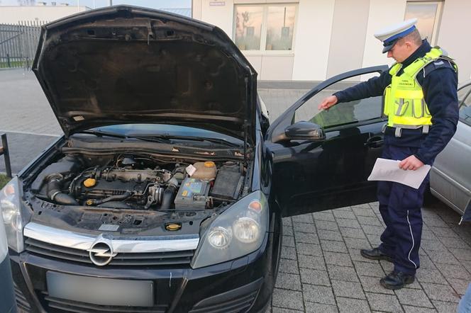 Zgłosił się do policjantów po dowód rejestracyjny. Skończył... z zarzutami!