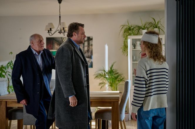 Na Wspólnej odc. 4044: Malwina (Martyna Dudek), Hebel (Tadeusz Huk), Konrad (Marek Bukowski)