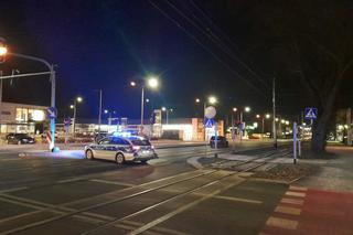 Pabianice. Makabryczny wypadek na przejściu. Po 69-latku została tylko kałuża krwi [ZDJĘCIA].