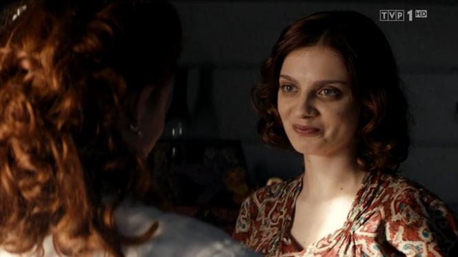 	Stulecie Winnych 2 sezon odc. 24. Mania (Karolina Bacia), Ania (Weronika Humaj)