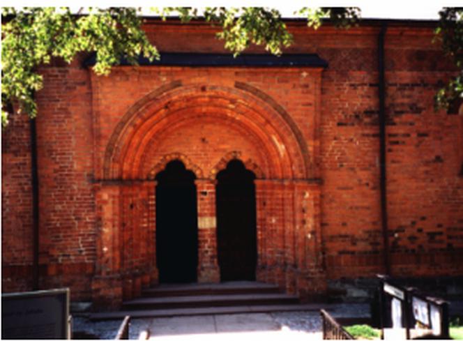 Główne wejście do kościoła św. Jakuba w Sandomierzu (XIII w.)