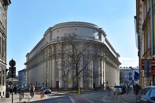 Był bank, powstanie luksusowy hotel. Rozpoczął się remont zabytkowego gmachu PKO przy Wielopolu [GALERIA]