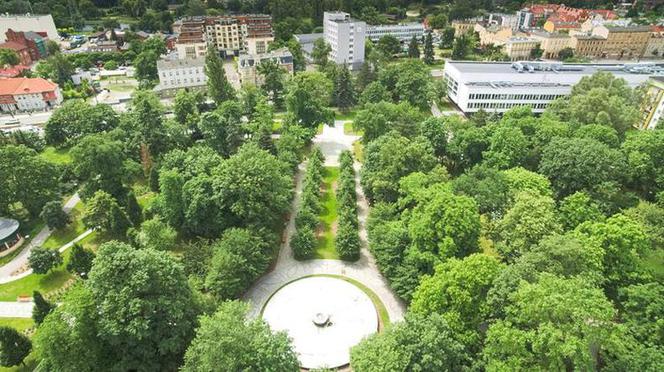 Zabytkowa kamienica z muralami w centrum Bydgoszczy będzie odnowiona