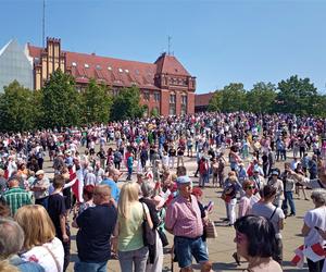 Manifestacja 4 czerwca na placu Solidarności w Szczecinie