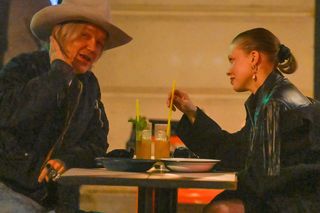 Córka Lindy randkuje z kowbojem