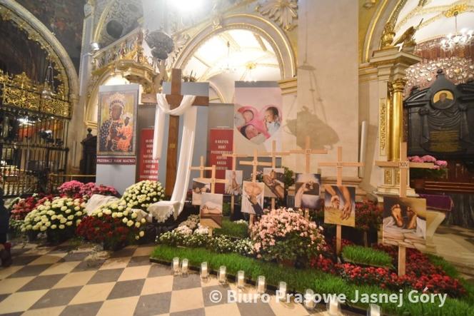 Częstochowa. Grób Pański na Jasnej Górze, aborcja i... strajk kobiet. Mocna akcja duchownych 