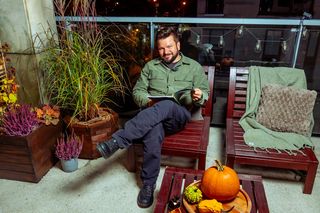 Jesienna metamorfoza balkonu? Zobacz, jak odmienić przestrzeń w przytulny kącik!