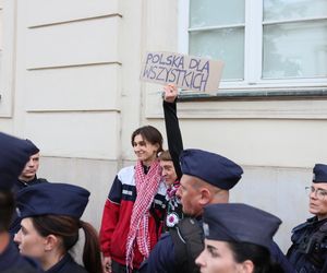 W Warszawie odbył się antyimigrancki marsz i kontrmanifestacja. Pojawiło się kilka tysięcy osób