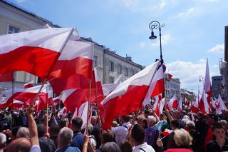 Wielka manifestacja PiS w Warszawie. Na każdym kroku w Polsce szerzy się ZŁO