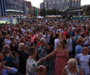Potańcówka przed Teatrem Śląskim w Katowicach (09.08)