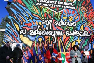 Jerzy Owsiak odsłonił nowy mural w Skierniewicach. Orkiestra gra dla wszystkich i ze wszystkimi