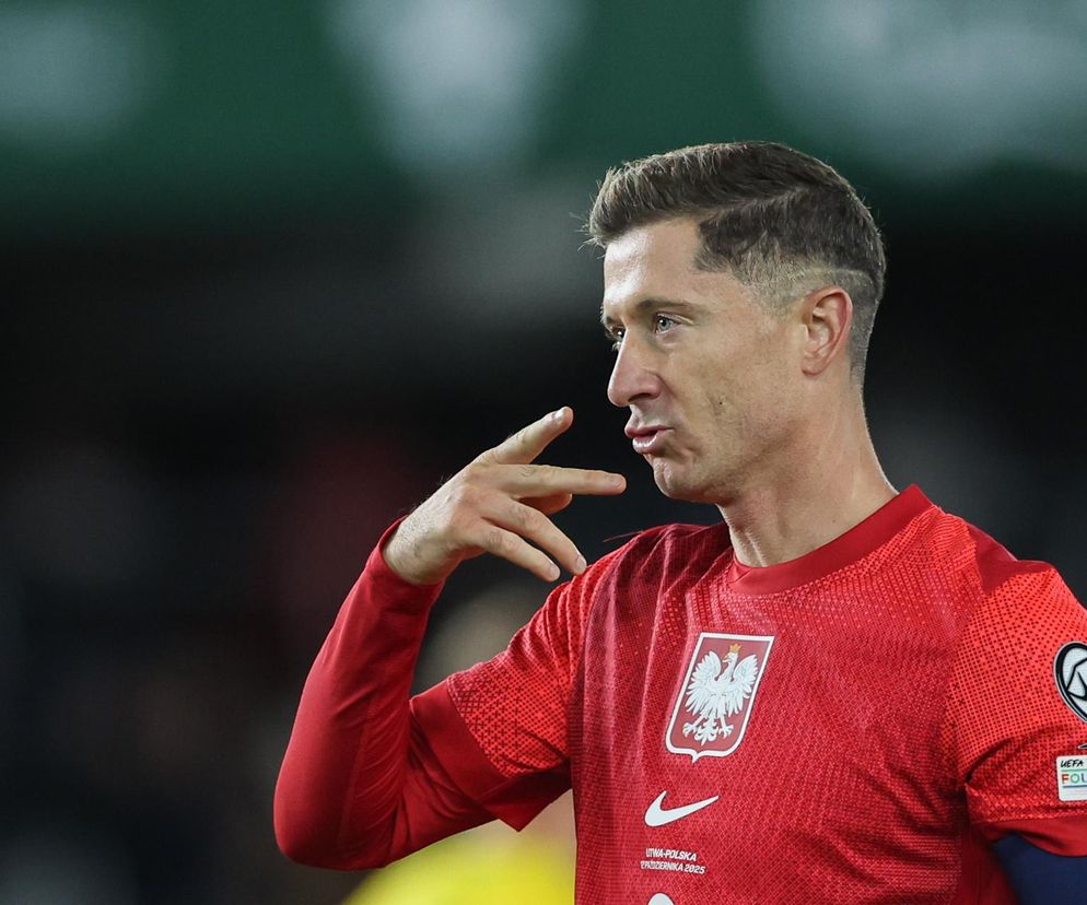 Decyzja trenera FC Barcelony uderza w Roberta Lewandowskiego. Zaskakujący cios zaraz po wpadce w barażach